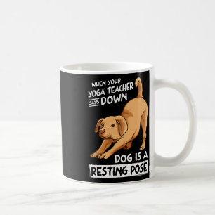 Yoga-Übung Hund ist eine Ruheposition für Männer F Kaffeetasse
