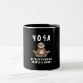 Yoga, weil das Punching von Leuten ein falscher Yo Zweifarbige Tasse (Mittel)