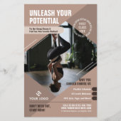 Yogakurse neutraler Beige-Foto-Personal-Trainer Flyer (Vorne)