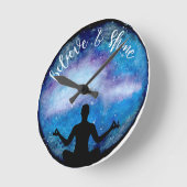 Yogauniversum Runde Wanduhr (Winkel)