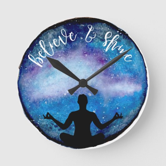 Yogauniversum Runde Wanduhr (Vorderseite)