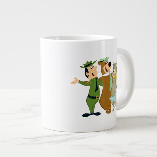 Yogi Bär und Freunde Warm Willkommen Jumbo-Tasse (Vorderseite Rechts)