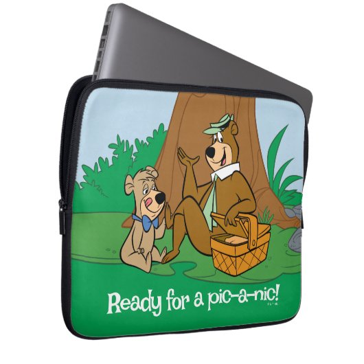 Yogi Bear and Boo Boo Picnic Snack Laptopschutzhülle (Vorne Rechts)