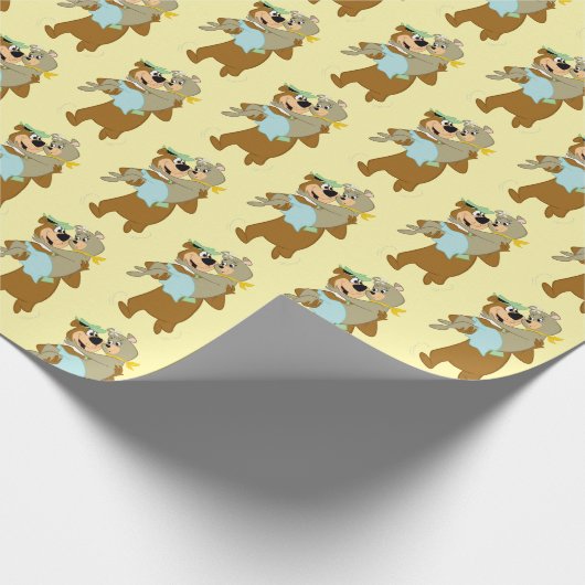 Yogi Bear Carry Cindy Bear Geschenkpapier (Ecke)