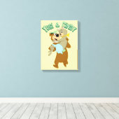 Yogi Bear Carry Cindy Bear Leinwanddruck (Insitu (Holzboden))