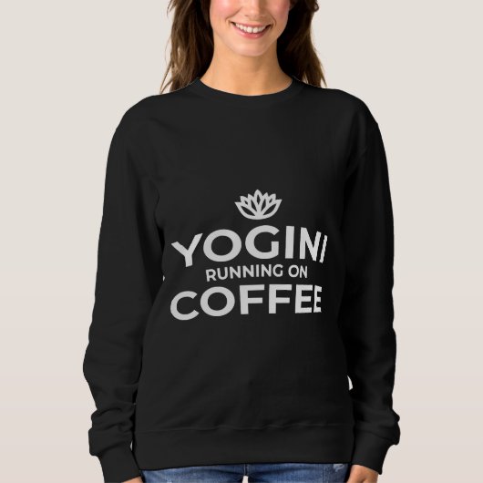 Yogini läuft auf Kaffee Sweatshirt (Vorderseite)