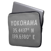 Yokohama Latitude & Longitude Laptopschutzhülle (Vorderseite Links)