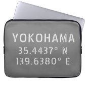 Yokohama Latitude & Longitude Laptopschutzhülle (Vorderseite)