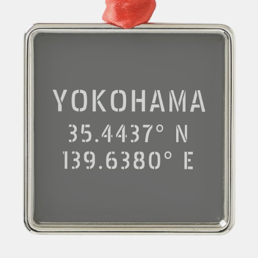 Yokohama Latitude & Longitude Ornament Aus Metall (Vorne)