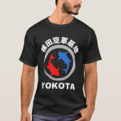 Yokota-Luftwaffenstützpunkt mit Koi Fish auf Japan T-Shirt (Vorderseite)