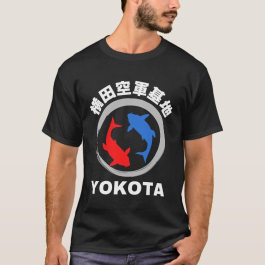Yokota-Luftwaffenstützpunkt mit Koi Fish auf Japan T-Shirt (Vorderseite)