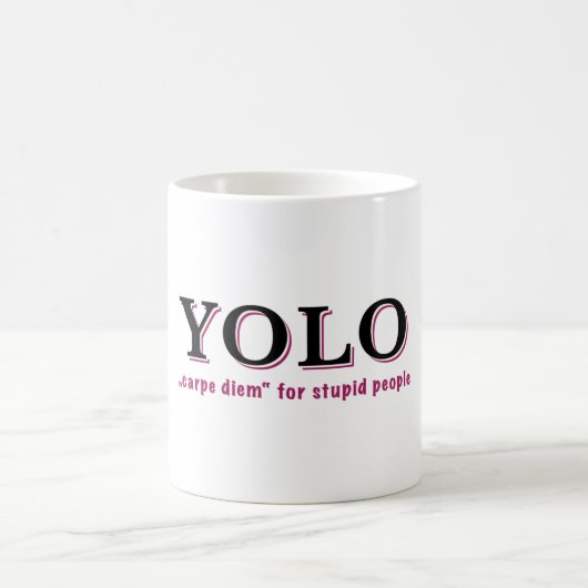 YOLO - Karpfen für Dummköpfe Kaffeetasse (Mittel)