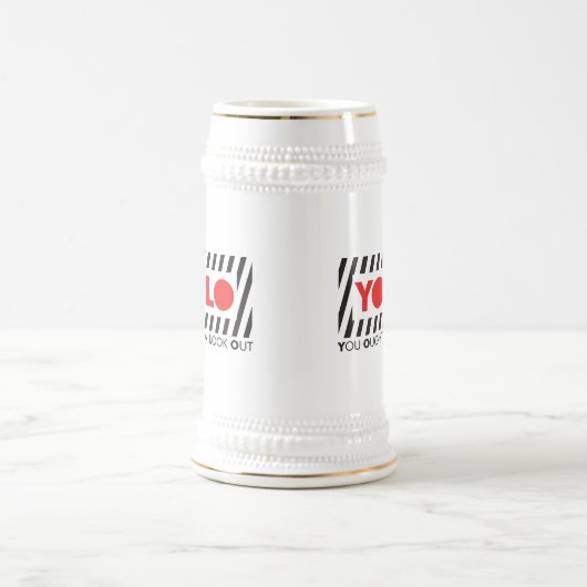 YOLO mit roter Vorsicht Bierglas (Mittel)