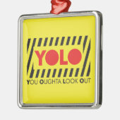 YOLO mit roter Vorsicht Ornament Aus Metall (Links)