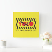 YOLO mit roter Vorsicht Quadratische Wanduhr (Zuhause)