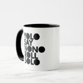 YOLO-Rollensolo gefüllt Tasse (Vorderseite Links)