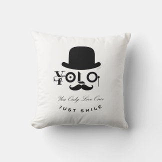 YOLO : Sie leben nur einmal - nur lächeln! Kissen