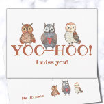 Yoo-hoo Watercolor Owls Ich vermisse dich Schulleh Postkarte<br><div class="desc">Yoo-hoo Watercolor Owls I Miss You School Teacher Postcard - Diese süßen Joohoouulen sind bereit, Ihre Schüler (oder Lieben!) zu überraschen! Setzliche E-Mails zu bekommen ist so eine besondere und lustige Art, jemanden lassen, der weiß, dass man verpasst und daran denkt! Ideal für Lehrer junger Schüler in Zeiten sozialer Distanzierung....</div>