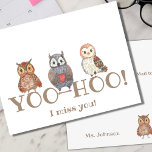 Yoo-hoo Watercolor Owls Ich vermisse dich Schulleh Postkarte<br><div class="desc">Diese süßen Joohoouulen sind bereit,  Ihre Schüler (oder Lieben!) zu überraschen! Setzliche E-Mails zu bekommen ist so eine besondere und lustige Art,  jemanden lassen,  der weiß,  dass man verpasst und daran denkt! Ideal für Lehrer junger Schüler in Zeiten sozialer Distanzierung.</div>