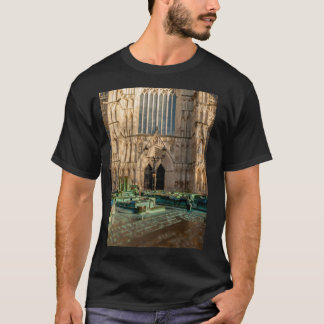 York Minster (Kathedrale) und Modell im Vordergrun T-Shirt