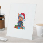 Yorkie Dog Ugly Xmas Lights Weihnachtsmannmütze Yo Sockelschild (In Situ)