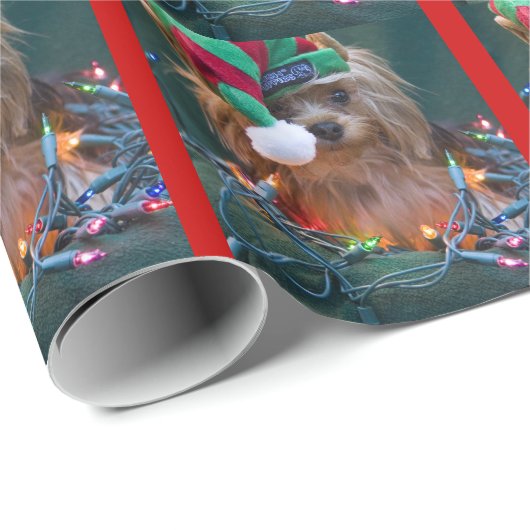 Yorkie in der Elf-Hut-Weihnachtsverpackung Geschenkpapier (Rolleneckpunkt)