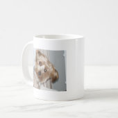 Yorkie Peeking um die Ecke Kaffeetasse (Vorderseite Links)