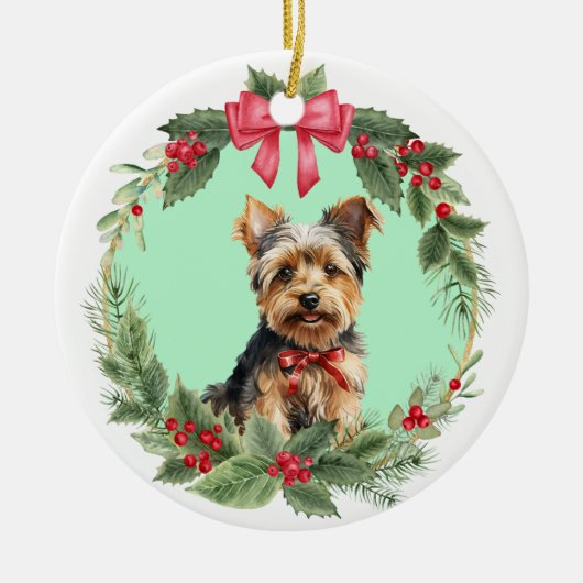 Yorkie Puppy Dog Red Bow Holly Wreath Keramik Ornament (Vorne)