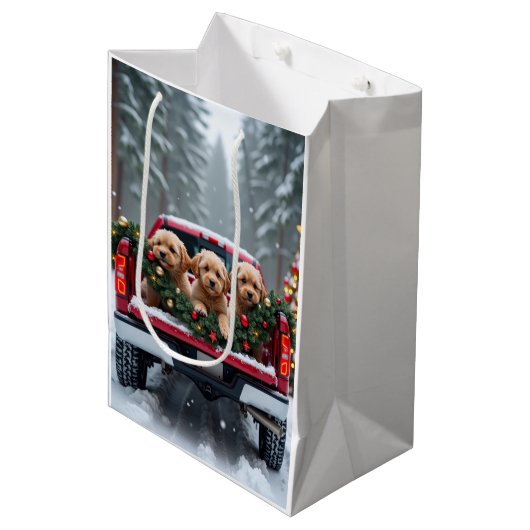 Yorkipoo Christmas Red Truck Holiday Gift Mittlere Geschenktüte (Vorderseite Schrägansicht)