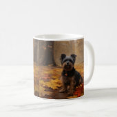 Yorkipoo im Herbstfall Inspiriert Kaffeetasse (VorderseiteRechts)