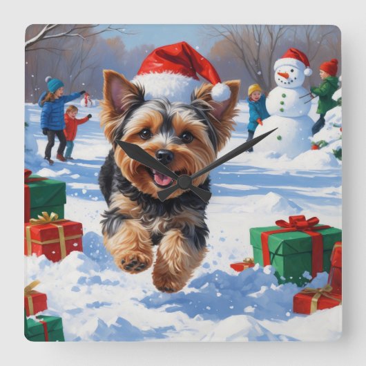 Yorkipoo läuft im Schnee mit Weihnachtshut Quadratische Wanduhr (Vorderseite)