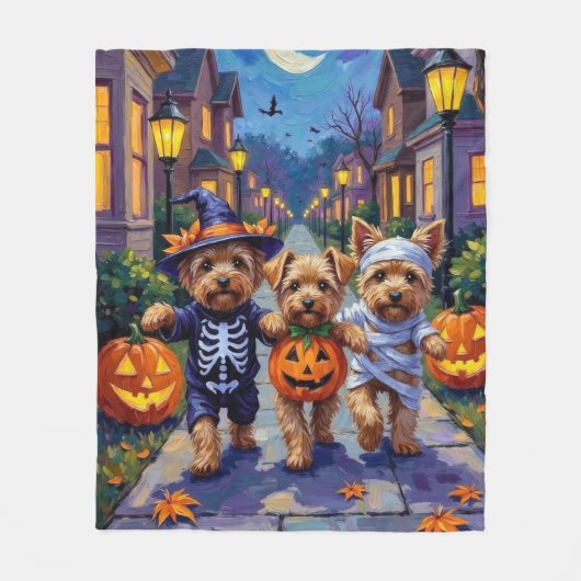 Yorkipoo Trick-or-Treating in Halloween-Kostümen Fleecedecke (Vorderseite)