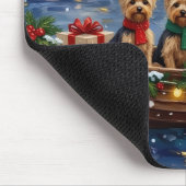 Yorkipoo-Weihnachtsboot-Feiertag Mousepad (Ecke)