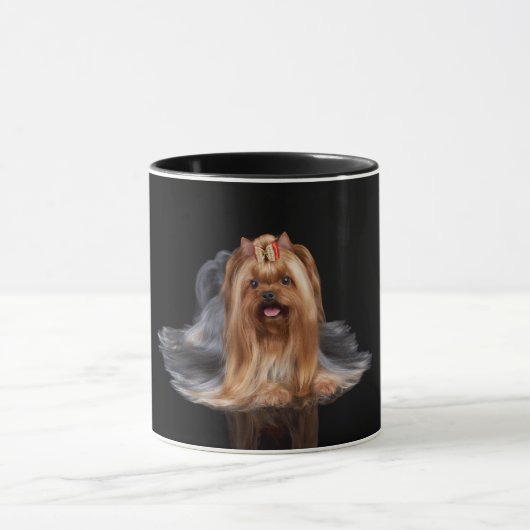 Yorkshire Terrier auf Schwarzem Tasse (Zentrum)