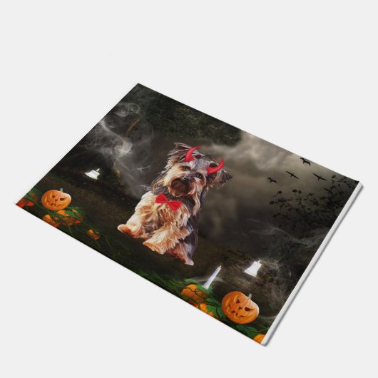 Yorkshire Terrier Dog zu Halloween Fußmatte (Schrägansicht)