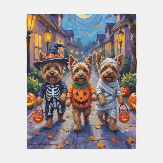 Yorkshire Terrier Dogs in Halloween Costumes Fleecedecke (Vorderseite)