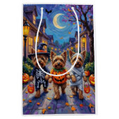 Yorkshire Terrier Dogs in Halloween Costumes Mittlere Geschenktüte (Vorderseite)