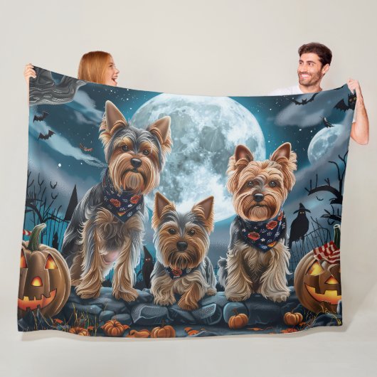 Yorkshire Terrier Halloween Spooky Fleecedecke (Beispiel)