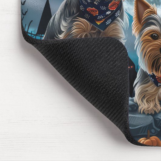 Yorkshire Terrier Halloween Spooky Mousepad (Ecke)