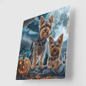 Yorkshire Terrier Halloween Spooky Quadratische Wanduhr (Winkel)