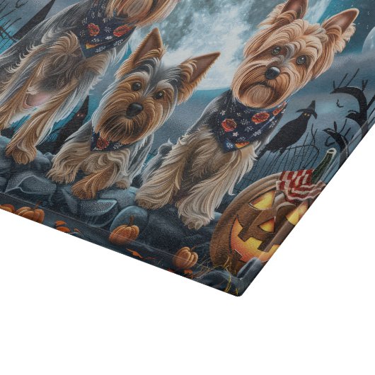 Yorkshire Terrier Halloween Spooky Schneidebrett (Ecke)