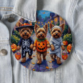 Yorkshire Terrier Hunde in Halloween Kostümen Button (Beispiel)