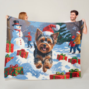 Yorkshire Terrier in Snow mit Weihnachtshut Fleecedecke
