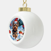 Yorkshire Terrier in Snow mit Weihnachtshut Keramik Kugel-Ornament (Rechts)
