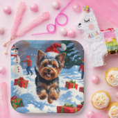 Yorkshire Terrier in Snow mit Weihnachtshut Pappteller (Party)