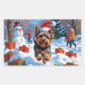 Yorkshire Terrier in Snow mit Weihnachtshut Rechteckiger Aufkleber (Vorderseite)
