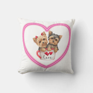 Yorkshire Terrier liebt Hundemama Kissen