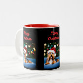 Yorkshire Terrier, mit einer Weihnachtsmannmütze a Zweifarbige Tasse (Vorderseite Links)