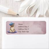 Yorkshire Terrier mit Hut auf Lila Kissen (Insitu)