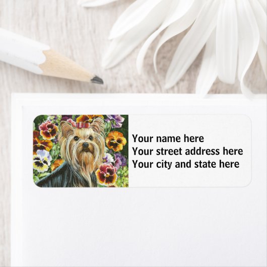 Yorkshire Terrier mit Stiefmütterchen (Insitu)